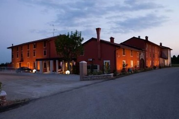 هتل Antico Borgo Torricella