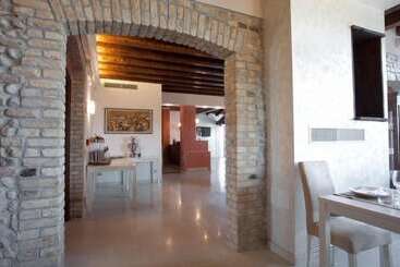 هتل Antico Borgo Torricella
