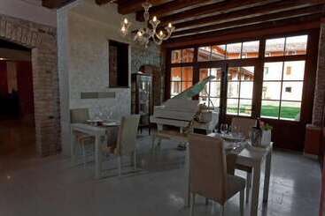هتل Antico Borgo Torricella