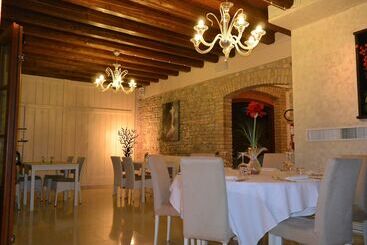 هتل Antico Borgo Torricella