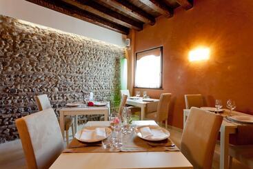 هتل Antico Borgo Torricella
