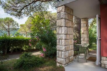 هتل Holiday Park Vile  Terme Krka