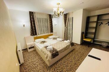 בית מלון כפרי Pensiunea Ianis Piatra Neamt