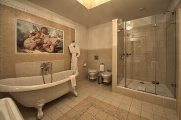 هتل Residence