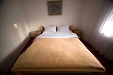 Hostel Bushati
