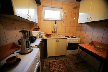 Hostel Bushati