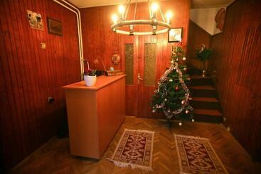 Hostel Bushati