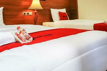 Otel Reddoorz Plus @ Taman Madiun