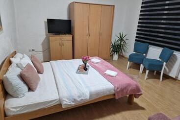 Kuća Na Dan