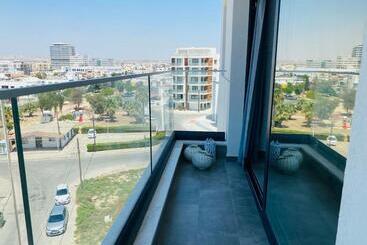 Maryam S 2 Br Apt Facing Larnaca Harbor