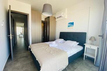 آپارتمانهای توریستها Maryam S 2 Br Apt Facing Larnaca Harbor