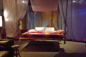 Appartement Dans Un Atelier D Artiste Hors Norme