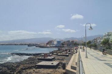 Arinaga Arena Y Mar Beach