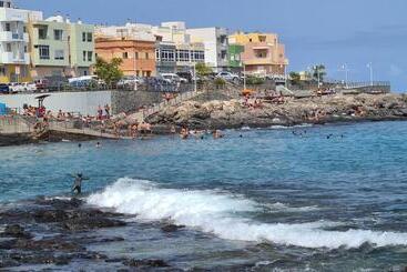 Arinaga Arena Y Mar Beach