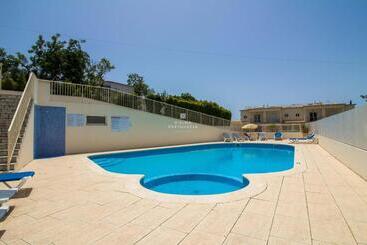 Casa Ferreira Encosta Dos Salgados   By Dalma Portuguesa