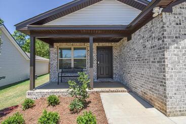 Charming & Comfy   Close To Stadium & Campus   Parents   Game Weekend
