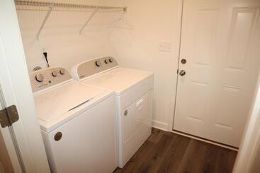 Charming & Comfy   Close To Stadium & Campus   Parents   Game Weekend