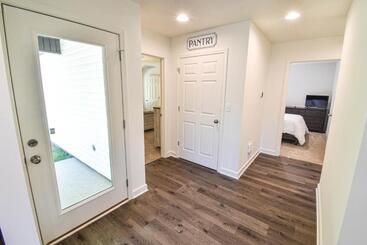 Charming & Comfy   Close To Stadium & Campus   Parents   Game Weekend