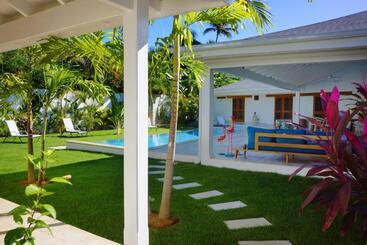 Flor De Coco, Villa Neuve, 5 Chambres, 5 Salles De Bains Et Grande Piscine à 250 Mètres De La Plage