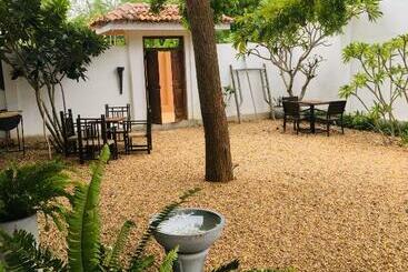 هتل Heaven S Bungalow