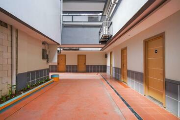 Sans Hotel Rumah Kita Daan Mogot By Reddoorz