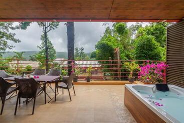 Stayvista S Beyond The Blue Door   Valley View Villa With Outdoor Jacuzzi & Massage Chair