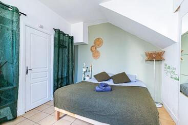 Appart Hotel Nuiteejour Versailles Saint Cyr L Ecole