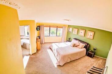 تختخواب و صبحانه Fairhall Lodge