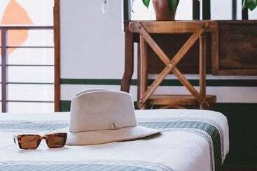 هتل Hiphipstay The Colonial