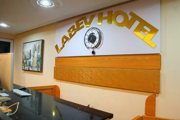 هتل Labev