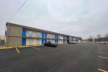 هتل Super 8 By Wyndham Paducah I24 Exit 4