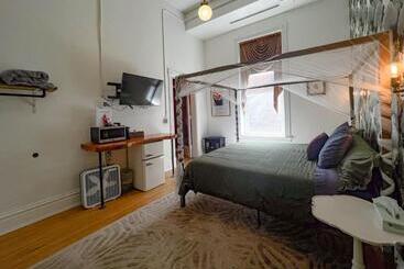 هتل The Oliver Inn