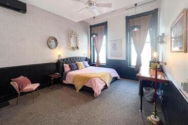 هتل The Oliver Inn