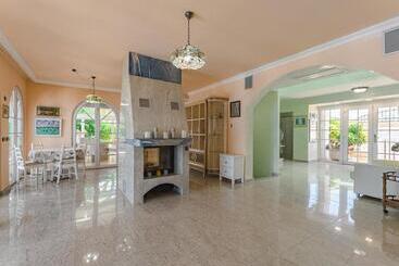Gorgeous Golf Villa