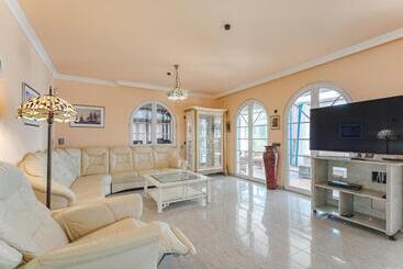 Gorgeous Golf Villa