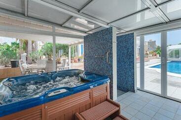 Gorgeous Golf Villa
