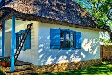 پانسیون 5 Chirpici   Small Traditional Resort