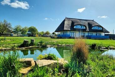پانسیون 5 Chirpici   Small Traditional Resort