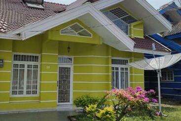 ツーリストアパートメント Villa Berastagi Mas