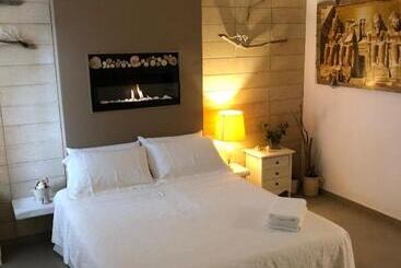 تختخواب و صبحانه Zerostuni Suite Apartment