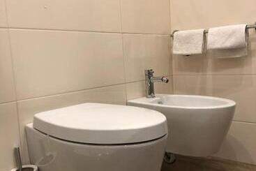 تختخواب و صبحانه Zerostuni Suite Apartment