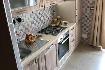 تختخواب و صبحانه Zerostuni Suite Apartment