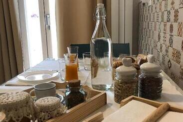 تختخواب و صبحانه Zerostuni Suite Apartment