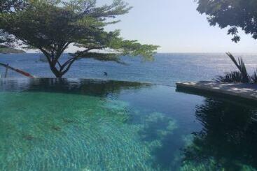 Отель Amed Santorini Villa