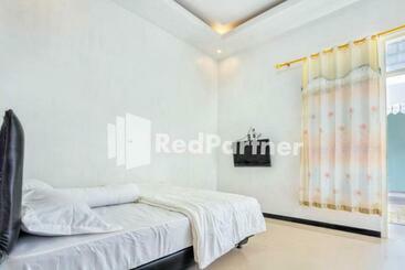 هتل Griya Rahayu Guesthouse Mitra Reddoorz Near Jatim Park 2 Batu