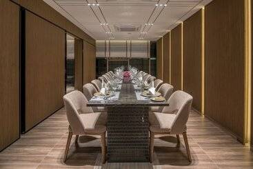 هتل Oakwood Premier Phnom Penh