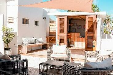 هتل The Hut Bonaire
