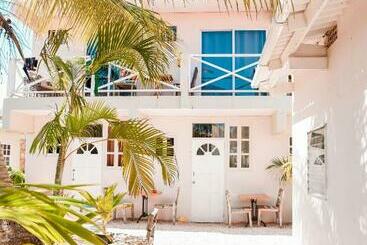 هتل The Hut Bonaire