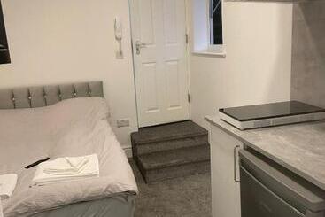 Luton Short Term Lets   Cardiff Road