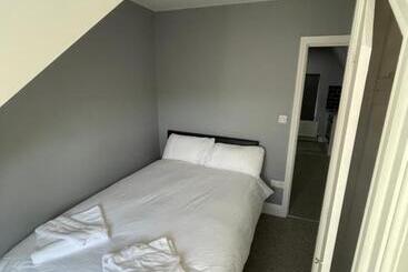 Luton Short Term Lets Cardiff Road